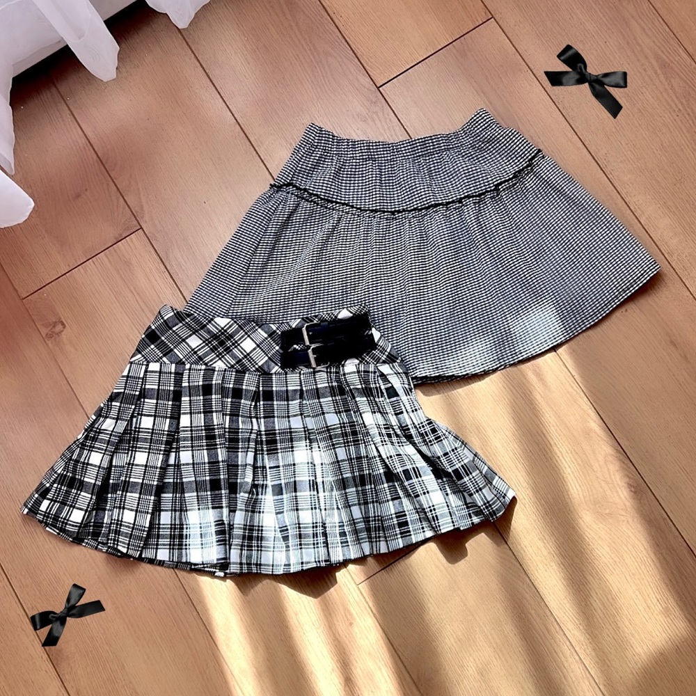 set of 2 black plaid mini skirts 🖤